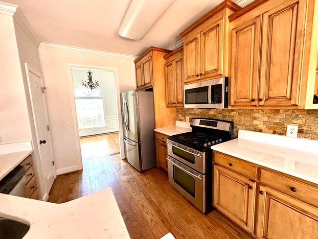 Building Photo - 4852 Knollview Dr