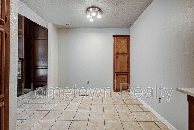 Building Photo - 1713 Hillcrest Dr
