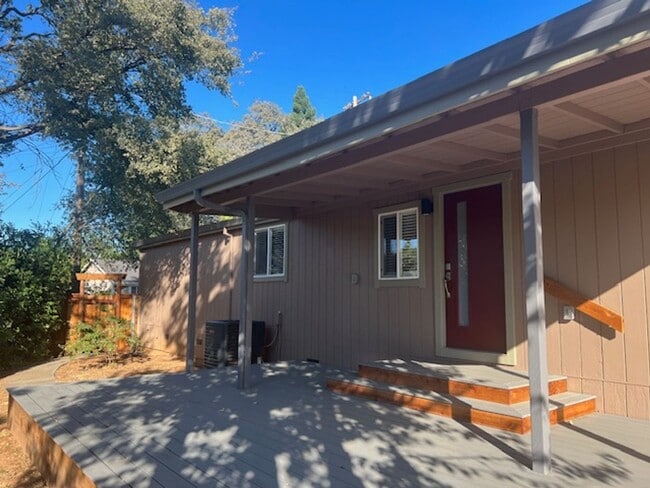 Building Photo - Modern Auburn Retreat—Fully Renovated 3BR ...