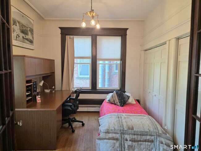 Building Photo - 548 Orange St