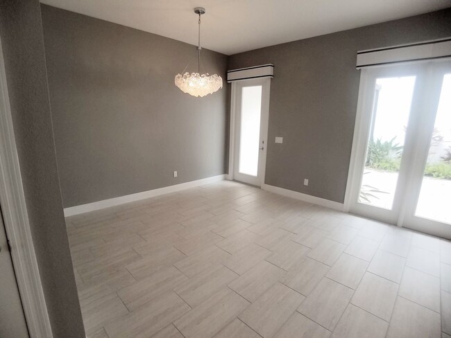 Building Photo - For Rent Stunning Luxury  4/3.5 Townhome i...