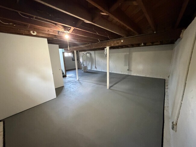 Building Photo - 98 Craske St