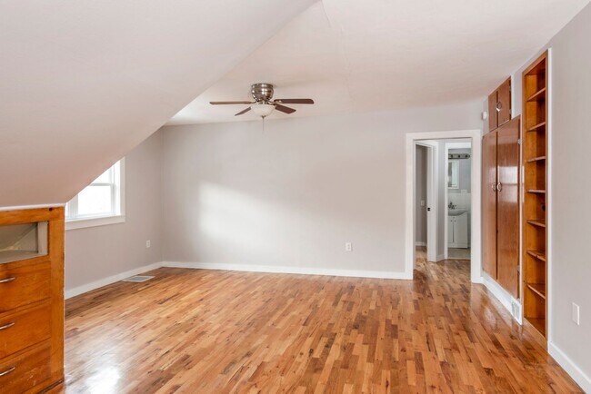 Building Photo - 703 10th St