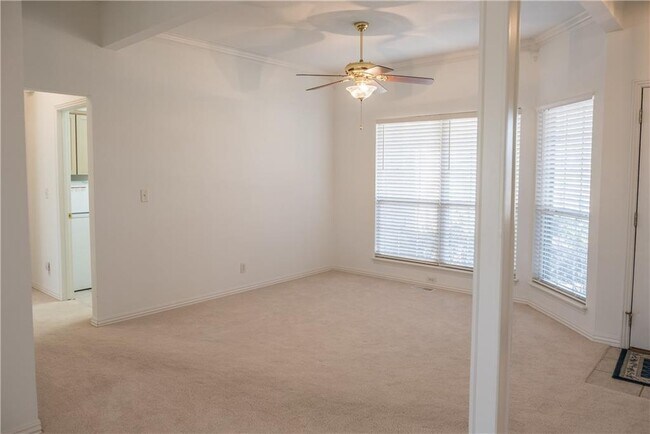 Building Photo - 8 Morganshire Dr