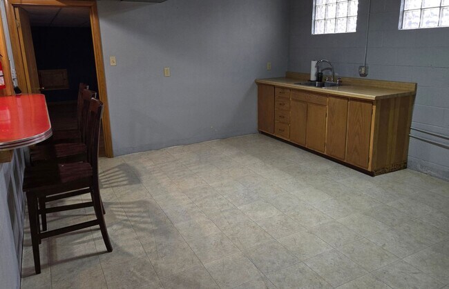 Building Photo - 132 Corll St