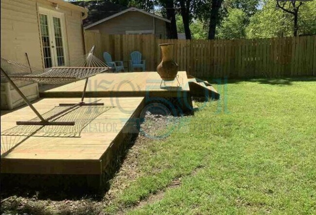 Building Photo - 2BR/1BA brick bungalow in Stiff Station, steps from UAMS!