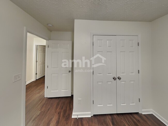 Building Photo - 2219 Brick Way