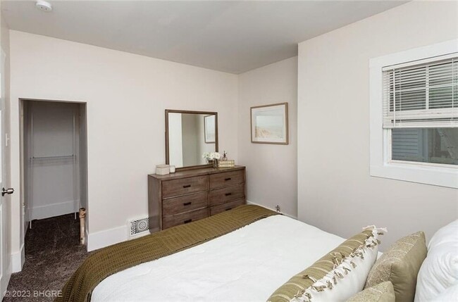 Building Photo - 1215 Clark St