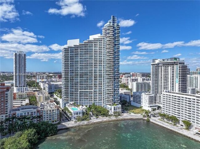 Building Photo - 2020 N Bayshore Dr