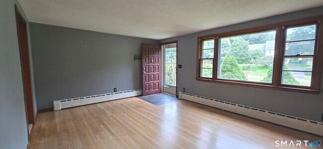 Building Photo - 453 Strickland St