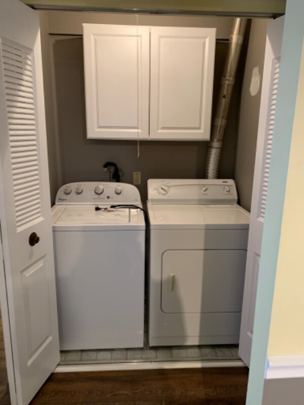 Building Photo - 6116 Hilltop Dr