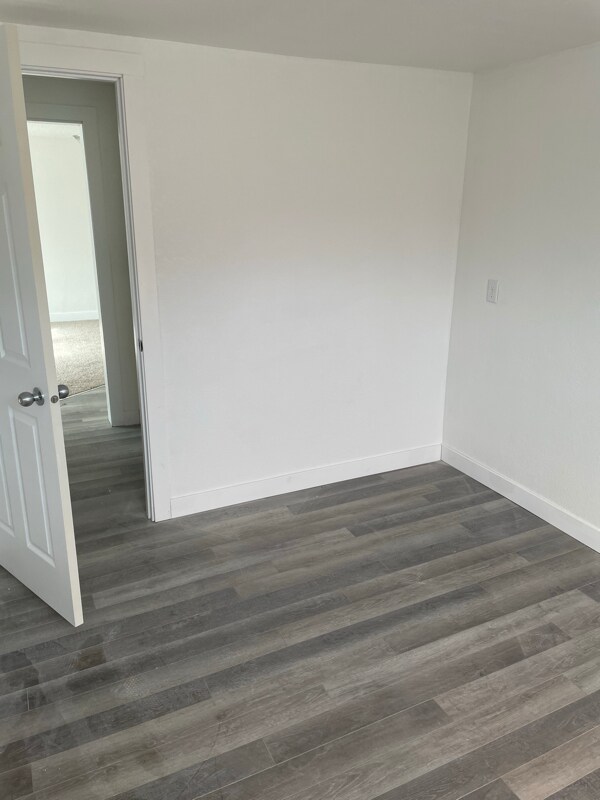 Building Photo - 215 W 2nd St