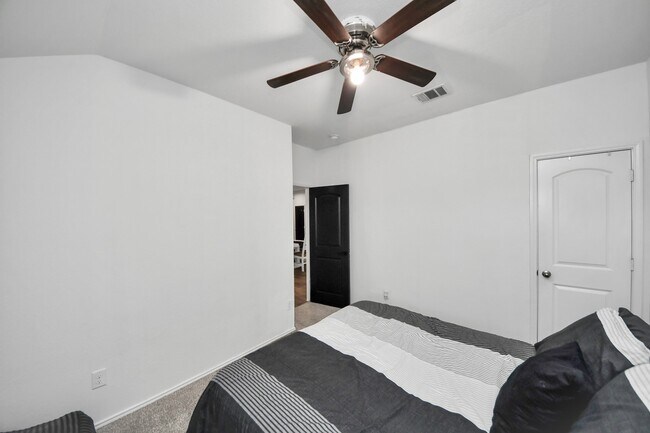 Building Photo - 22939 San Giorgio Ct