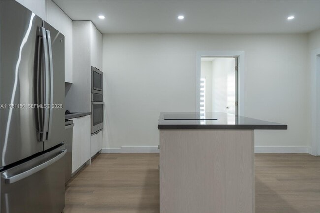 Building Photo - 1615 NE 9th St