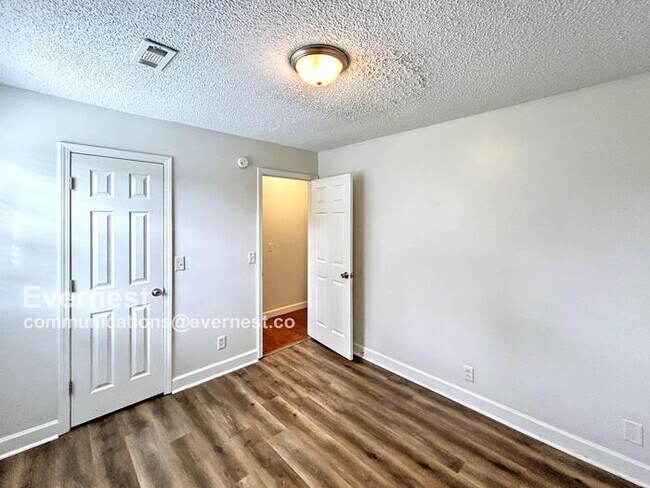 Building Photo - 6601 Amanda Way