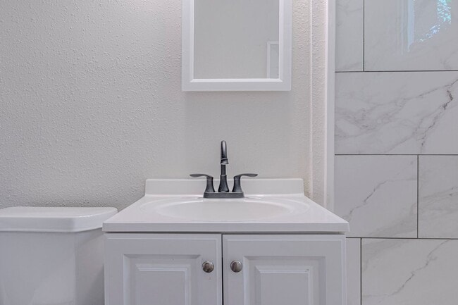 Building Photo - Spacious home for rent!