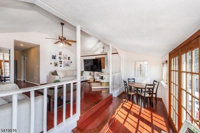 Building Photo - 25 Lake Rd