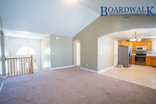 Building Photo - 4 Bed Home in Quiet S. Weber Neighborhood Near Park