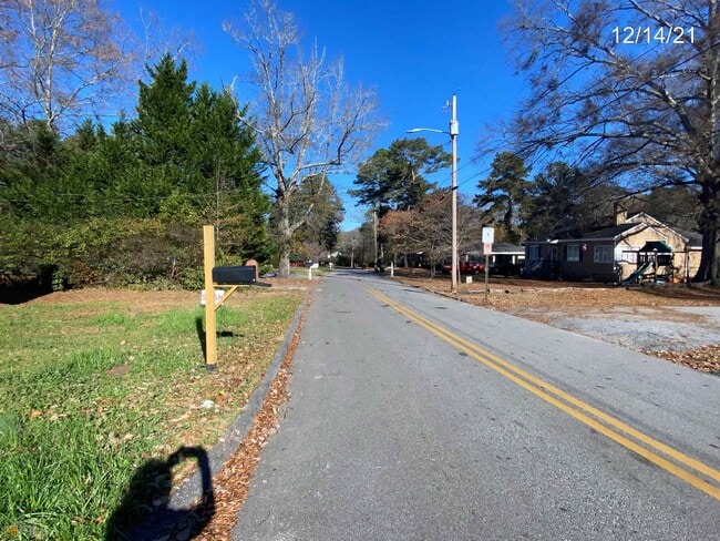 Building Photo - 107 Ford St