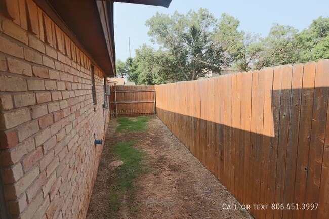 Building Photo - 3426 70th Dr