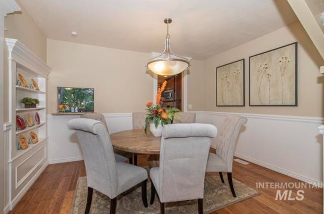 Building Photo - Gorgeous Updated Home in the Heart of Eagl...