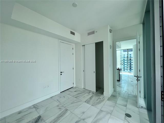 Building Photo - 700 NE 26th Ter