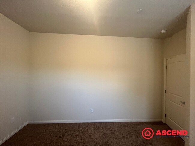 Building Photo - Stunning 4 Bedroom Home In The Southwest!