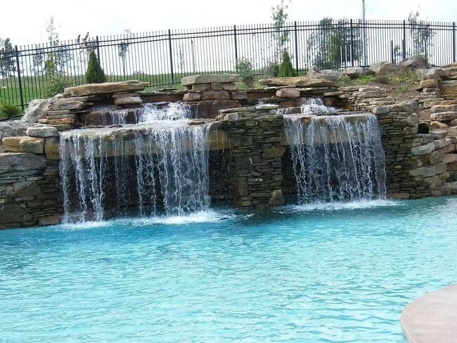 Building Photo - 5 bedroom and 3 bathroom two level house