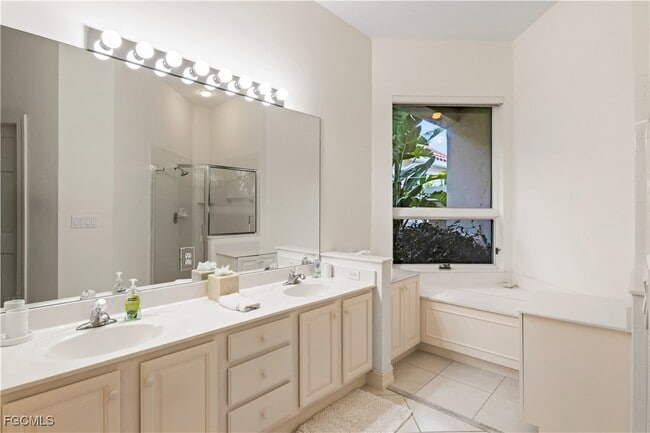 Building Photo - 3400 Riviera Lakes Ct