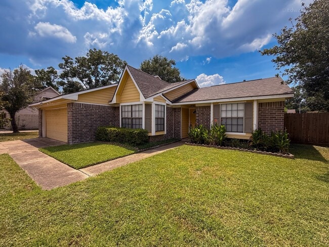 Building Photo - 530 Belwin Dr