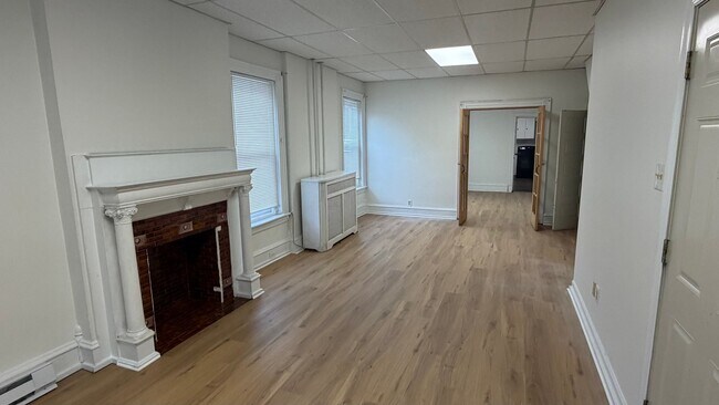 Building Photo - 136 S Madison St
