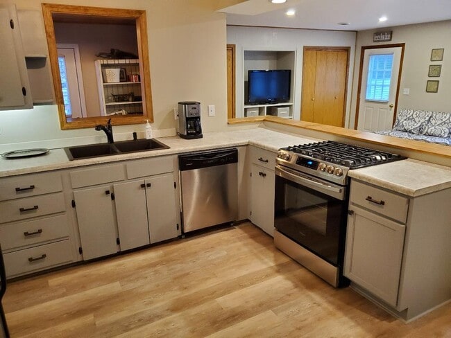 Primary Photo - 7421 Washington St