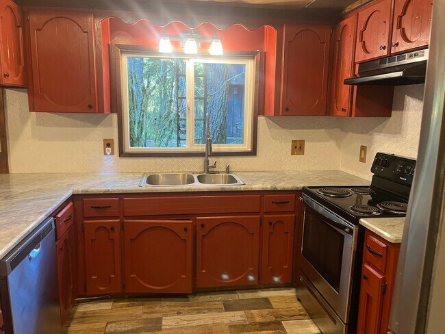 Building Photo - RR03