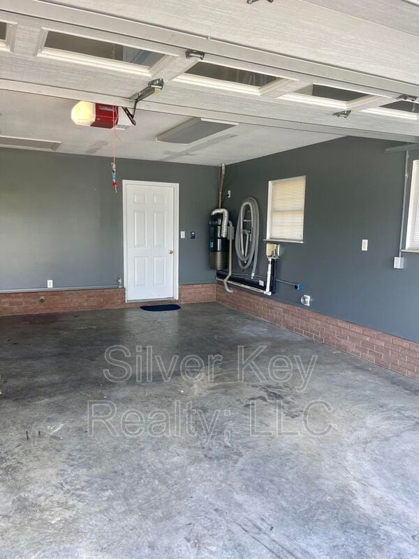 Building Photo - 127 Butler Dr