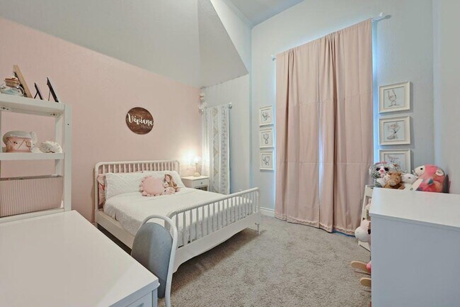 Building Photo - 132 Cyrus Milton Dr