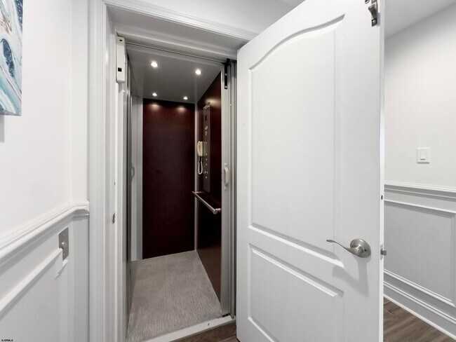 Building Photo - 9416 Amherst Ave