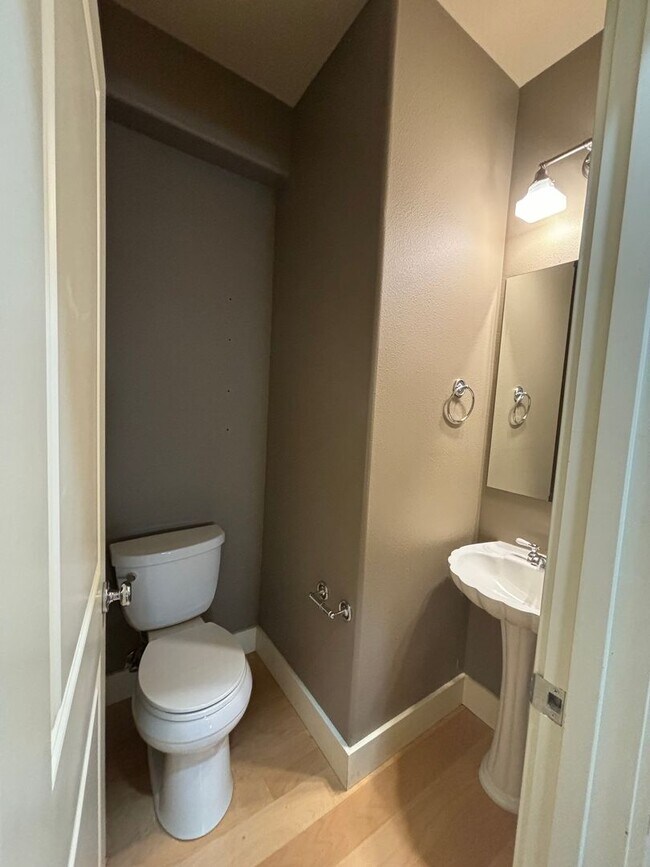 Building Photo - 5cart01