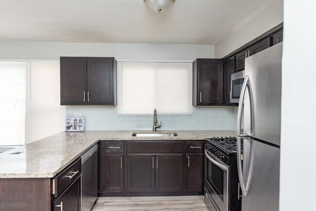 Building Photo - 3058 N Kostner Ave