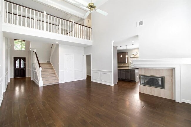 Building Photo - 14127 Swallowfield Dr