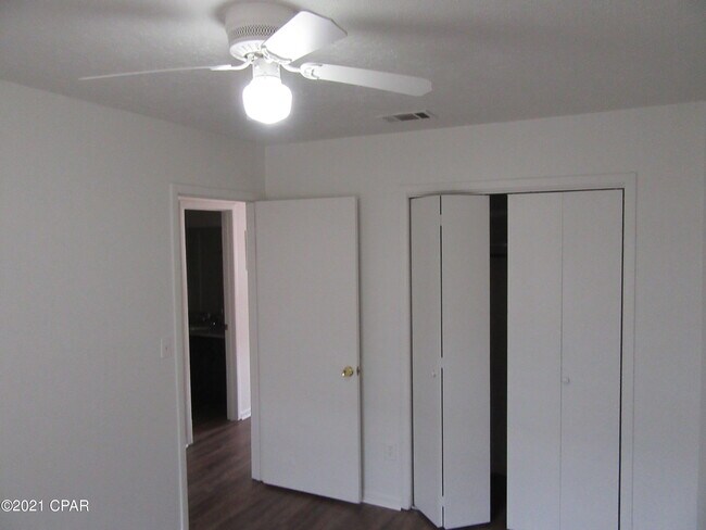 Building Photo - 2814 N Panama Ave