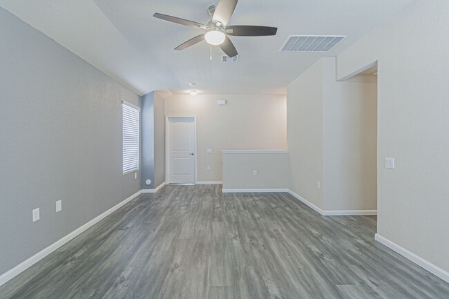 Building Photo - $300 OFF 1ST MONTH RENT IF YOU MOVE IN WIT...