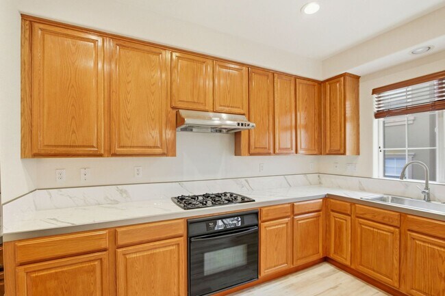 Building Photo - Beautiful Communication Hill Townhome