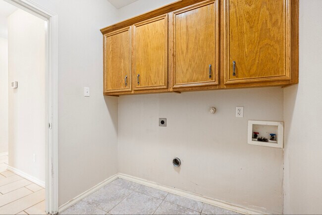 Building Photo - 2529 Windrose Dr