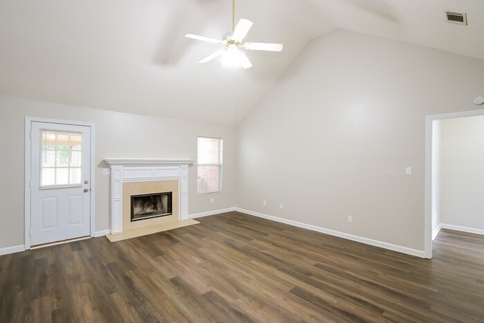 Building Photo - 4728 Waltons Cir