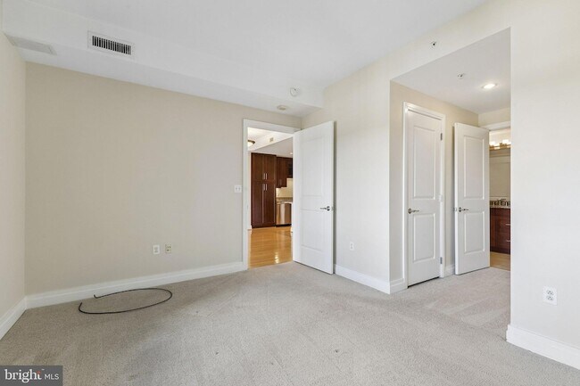 Building Photo - 8220 Crestwood Heights Dr