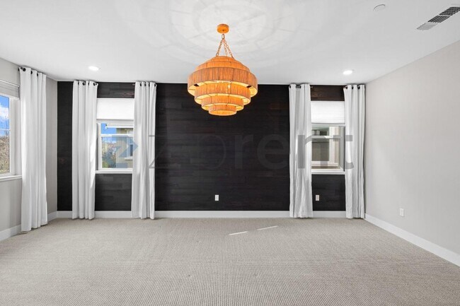 Building Photo - 285 Bear Creek Dr