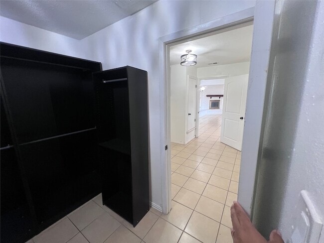 Building Photo - 818 Fairlawn Dr