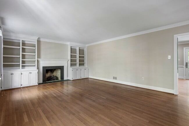 Building Photo - 9900 Kingsbridge Rd