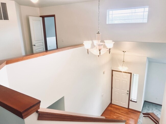 Building Photo - Enormous 4 Bed 2.5Bath + Bonus Room Great Lacey Neighborhood