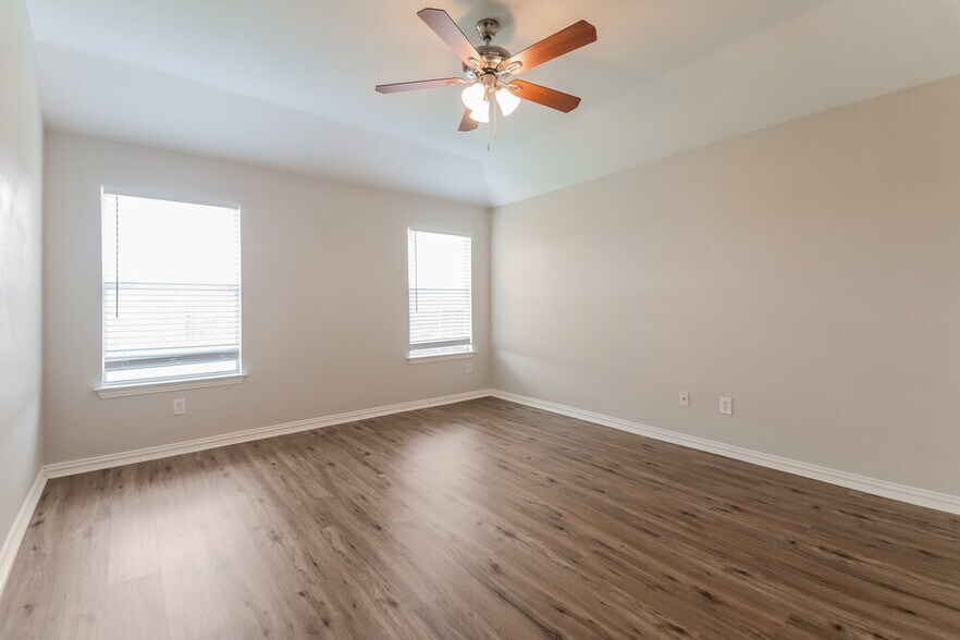 Building Photo - 713 Cedar Cove Dr
